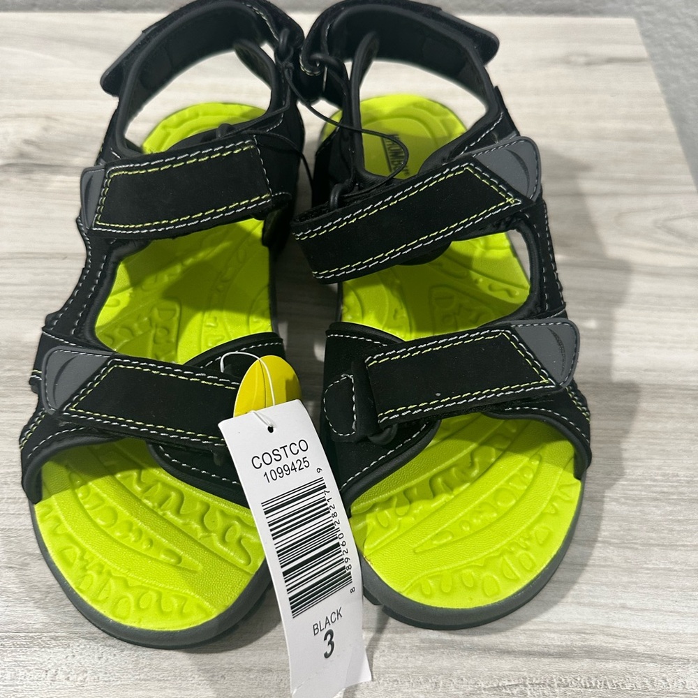 Khombu Boy's Adjustable Strap Outdoor Sporty Sandals (Black/Green, Size 3) NEW